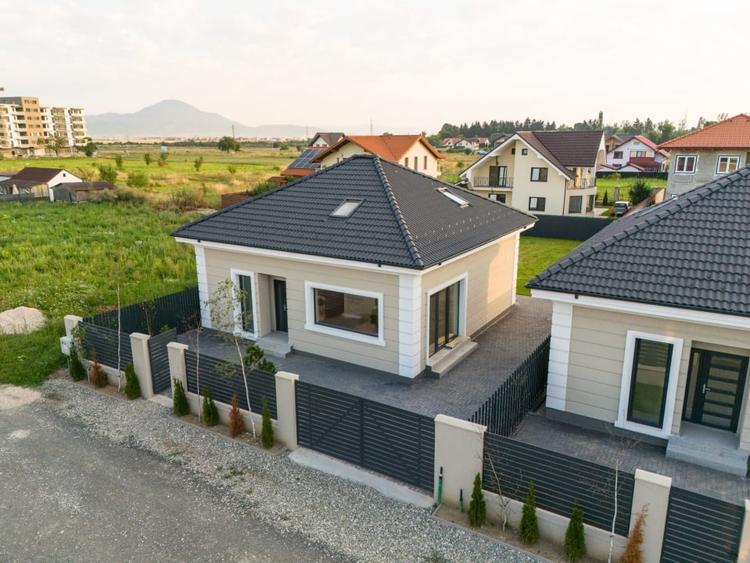 Casă individuală cu 4 camere cu Canalizare în Primăverii