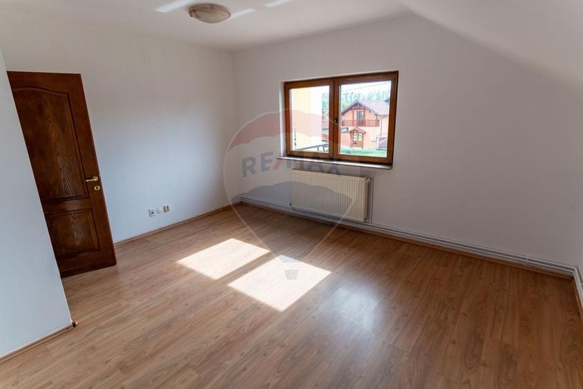 Hotel/Pensiune, de 260 mp, în Cristur