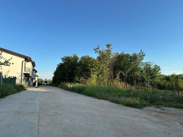 Teren Construcții extravilan de 434 mp, în Vest