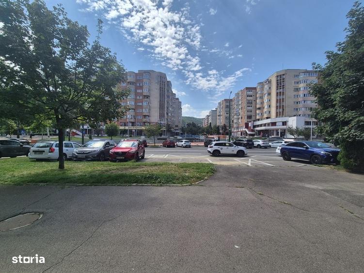 Spațiu comercial, de 150 mp, în Răcădău