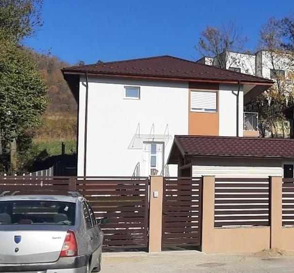 Casă individuală cu 4 camere cu Teren 370 Mp în Ștefănești