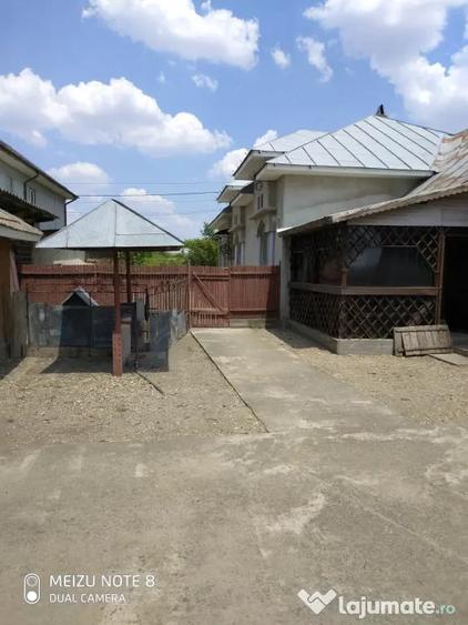 Casă cu 5 camere cu Teren 2099 Mp în Păru Rotund