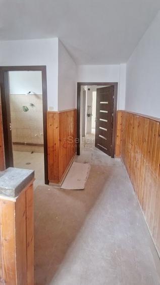 Casă individuală cu 5 camere cu Canalizare în Central