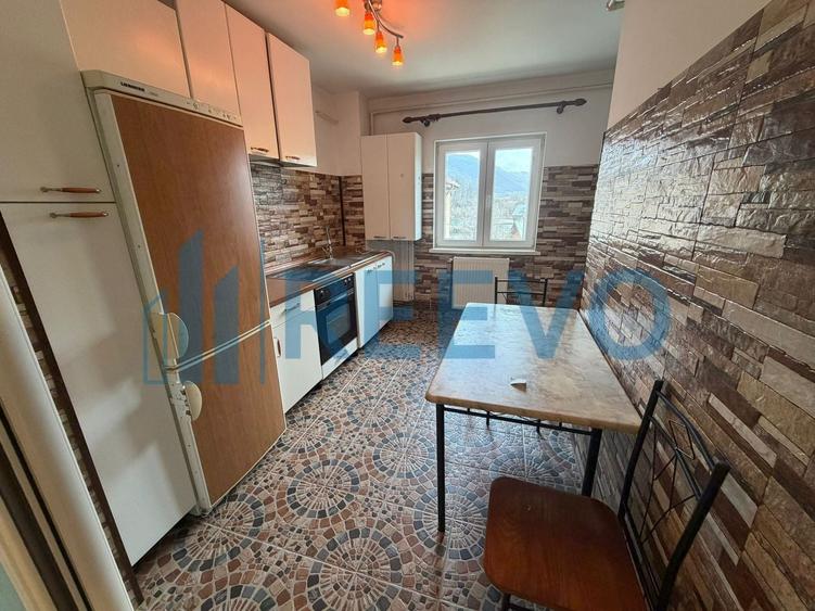 Apartament cu 3 camere decomandat, mobilat în Periferie