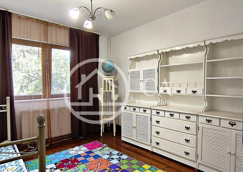 Apartament cu 4 camere decomandat în Rogerius