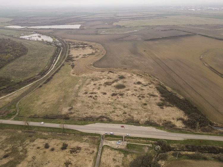 Teren agricol extravilan de 8600 mp, în Central
