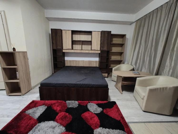Garsonieră decomandată în Steaua