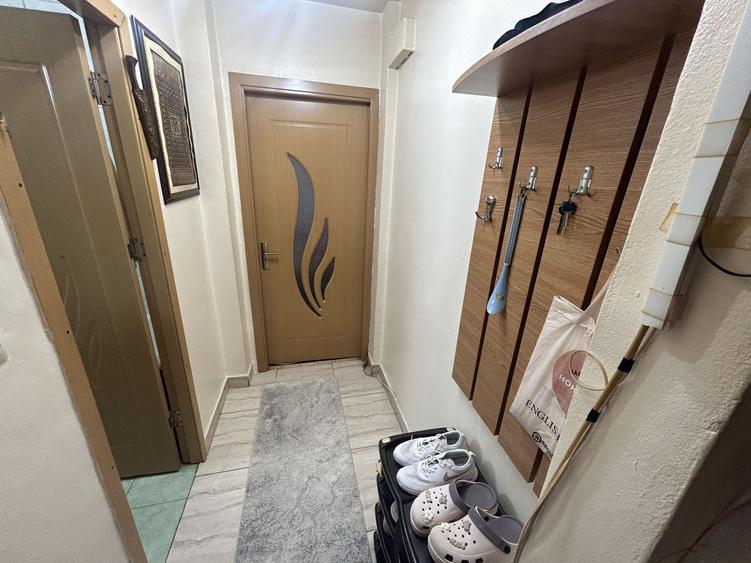 Apartament cu 3 camere nedecomandat, mobilat în Tomis Nord