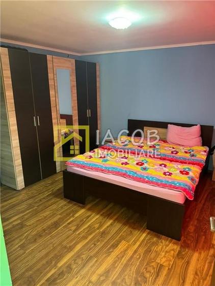 Casă individuală cu 3 camere cu Canalizare în Strugari