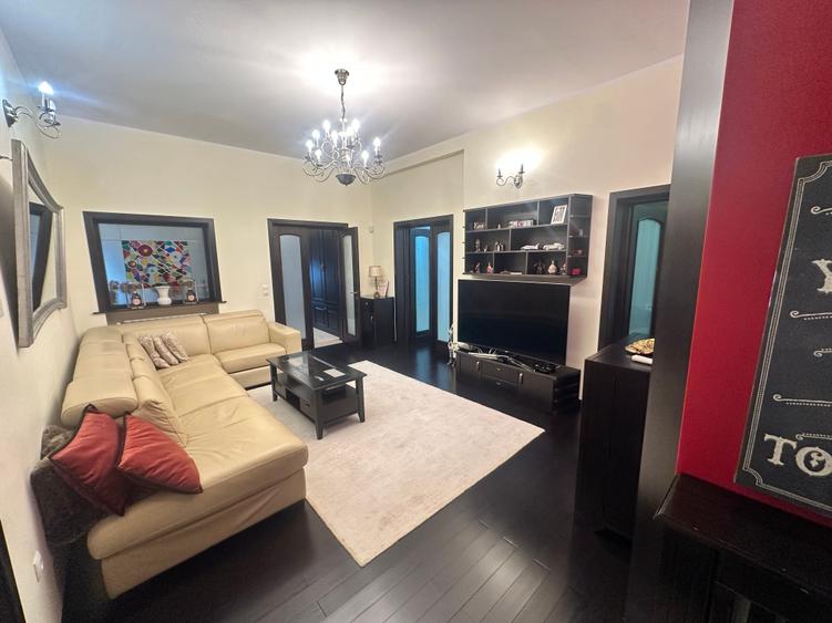 Apartament cu 4 camere semidecomandat în Primăverii