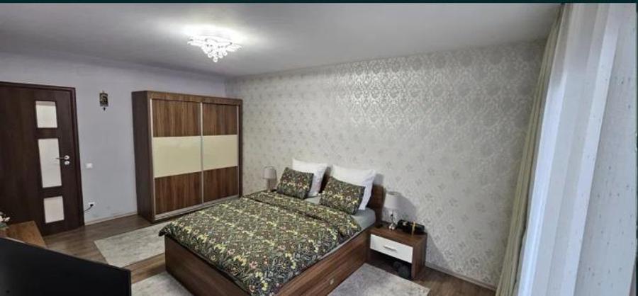 Casă individuală cu 5 camere cu Teren 1000 Mp în Central
