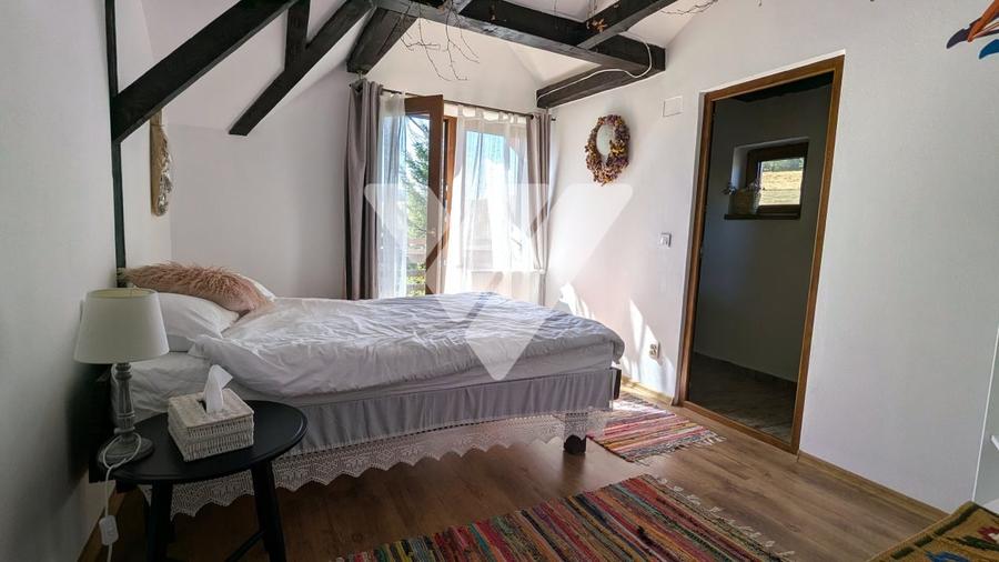 Casă individuală cu 7 camere cu Teren 430 Mp în Păltiniș