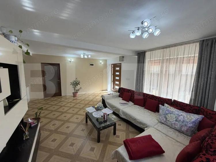 Casă cu 5 camere cu Teren 800 Mp în Surduc