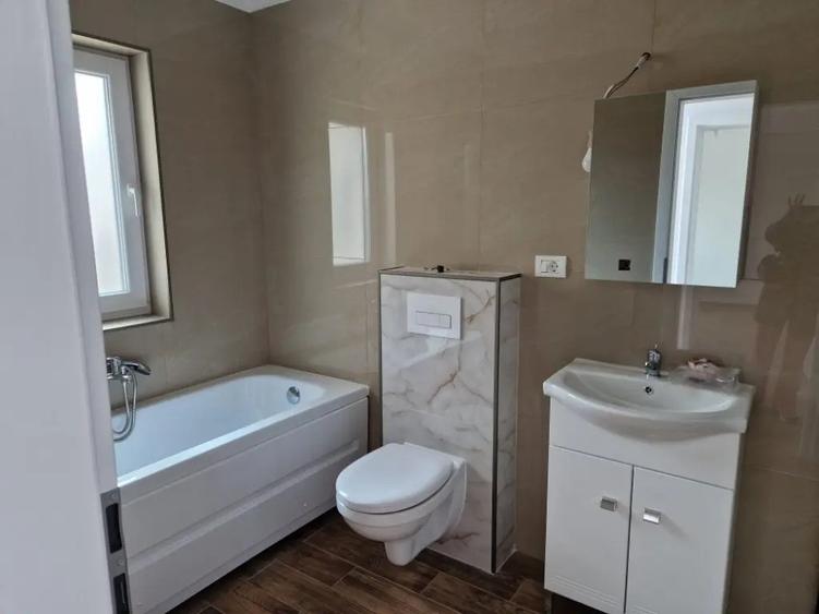 Casă cu 3 camere cu Teren 300 Mp în Moșnița Nouă