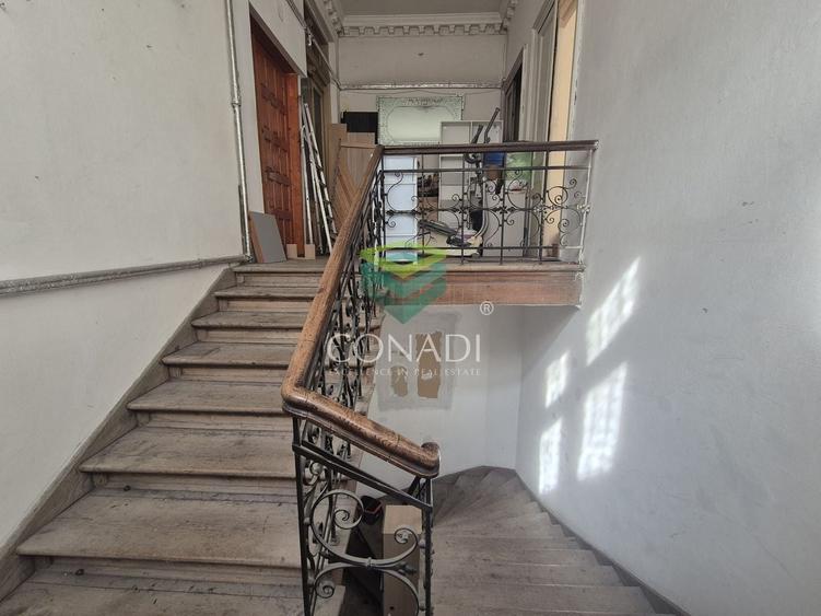 Apartament cu 3 camere decomandat în Victoriei