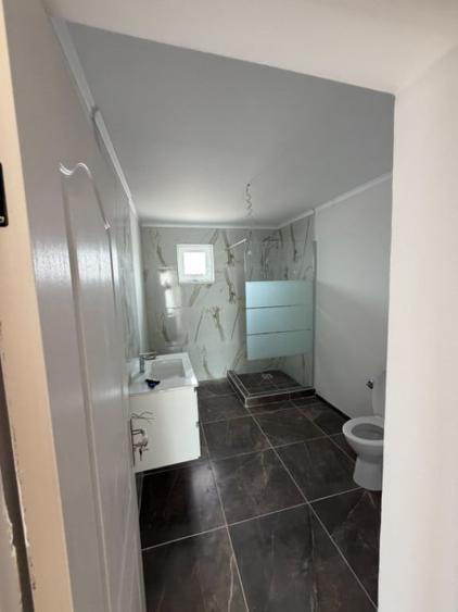 Casă cu 5 camere cu Teren 307 Mp în Malu Mare
