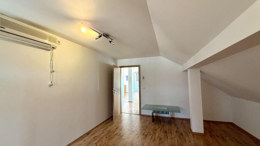 Apartament cu 4 camere decomandat, mobilat în Girocului