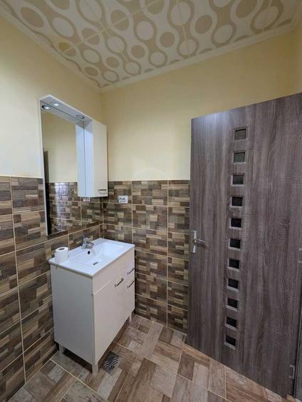 Apartament cu 3 camere semidecomandat în Florești