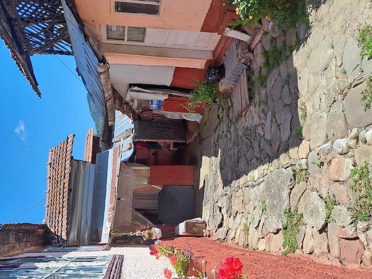 Casă cu 3 camere cu Teren 1200 Mp în Valea Lupului