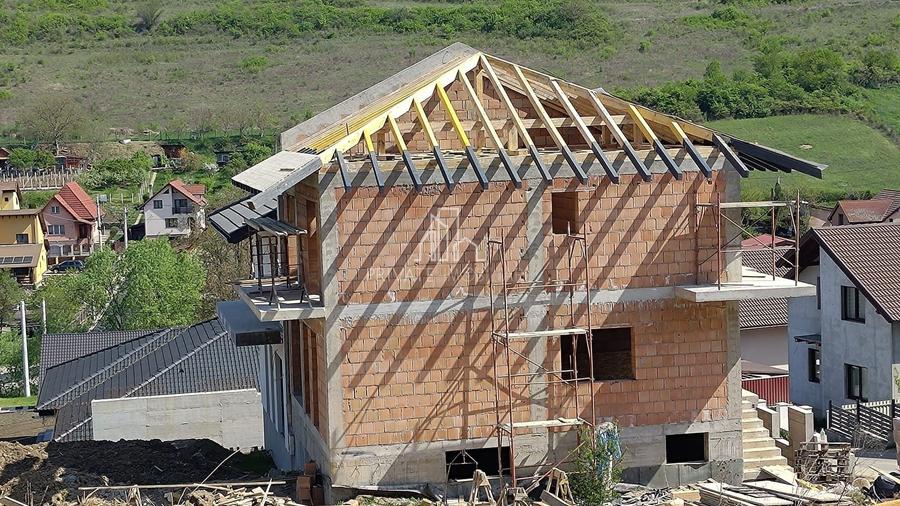 Casă individuală cu 4 camere cu Canalizare în Sâncraiu de Mureș