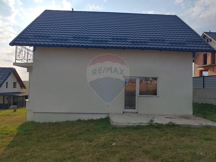 Casă individuală cu 5 camere cu Teren 560 Mp în Șcheia