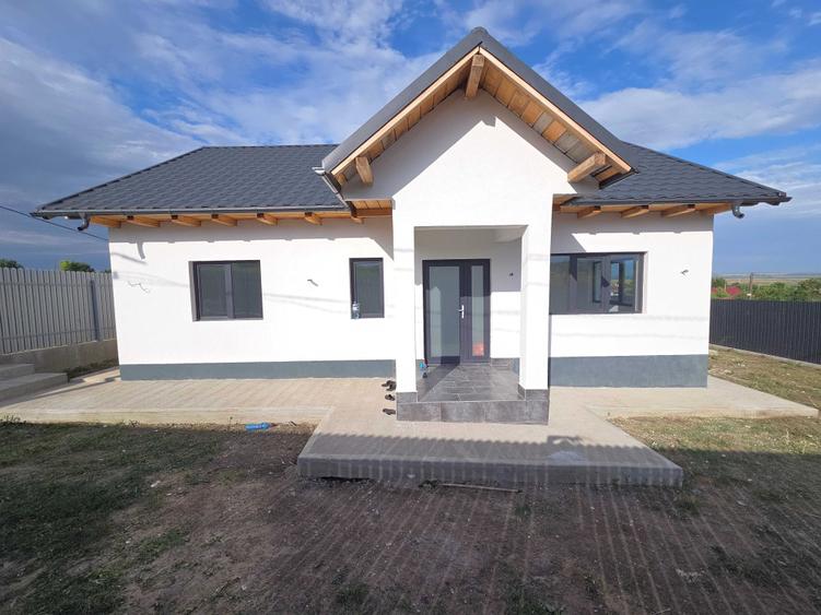 Casă cu 3 camere în Tulucești