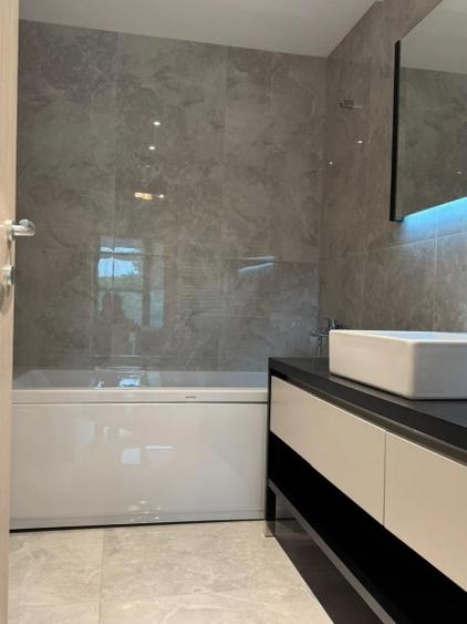 Apartament cu 3 camere decomandat, mobilat în Vitan