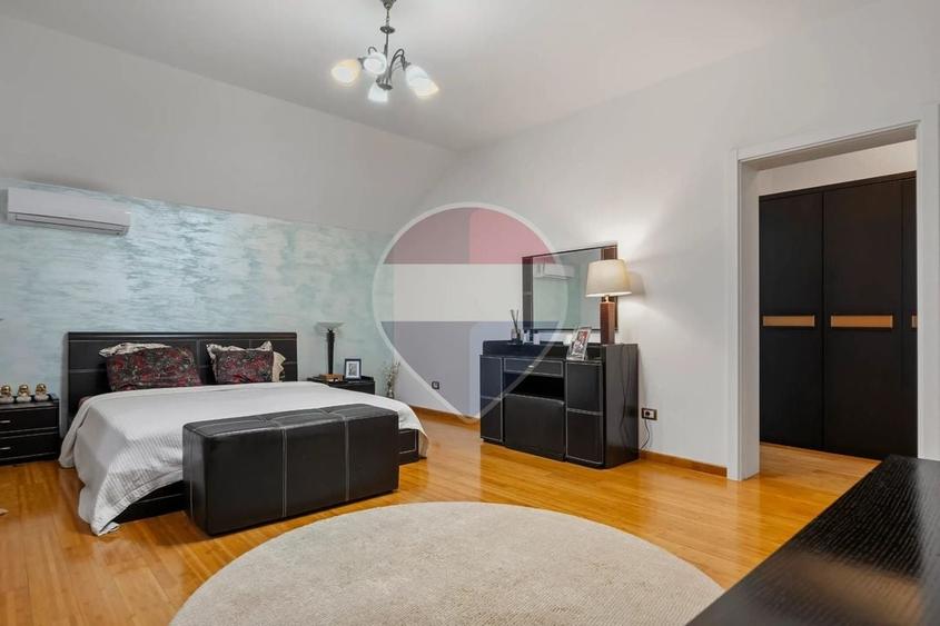 Casă individuală cu 6 camere cu Teren 535 Mp în Pipera