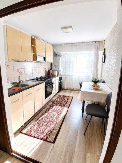 Apartament cu 3 camere decomandat, mobilat în Central