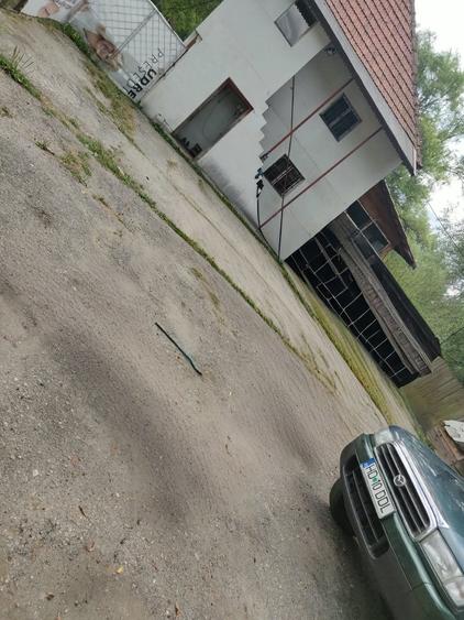 Casă cu 2 camere cu Teren 1000 Mp în Central