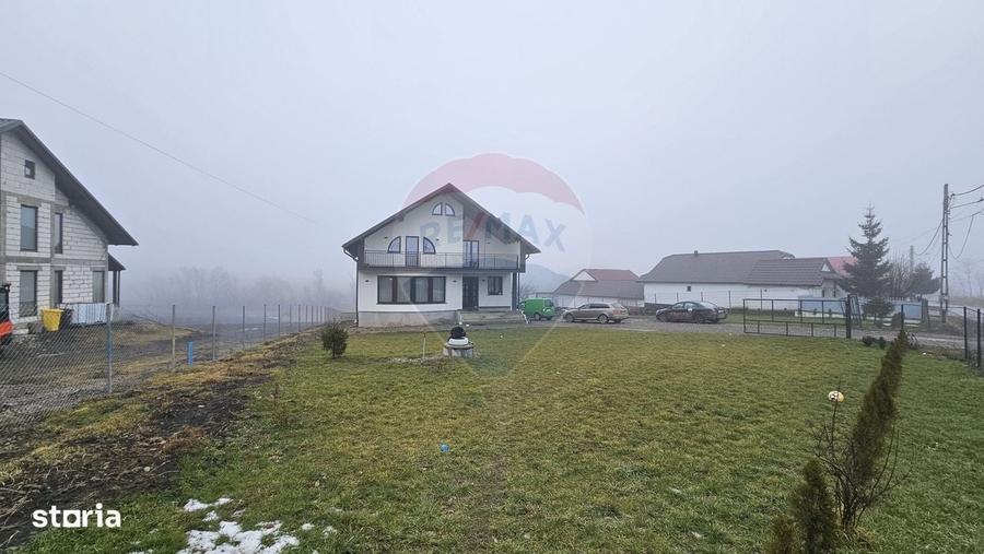 Casă cu 4 camere în Moara