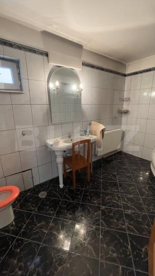 Casă individuală cu 6 camere cu Canalizare în Craiovei
