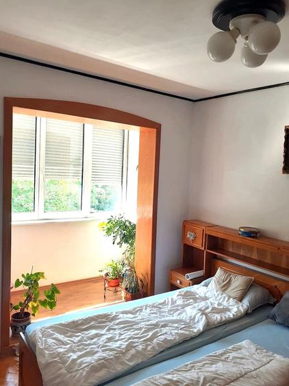 Apartament cu 3 camere semidecomandat în Dacia