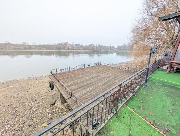 Casă individuală cu 7 camere cu Canalizare în Balotești