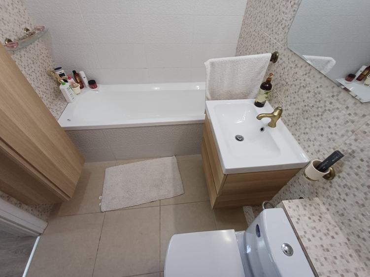 Apartament cu 3 camere semidecomandat în Militari