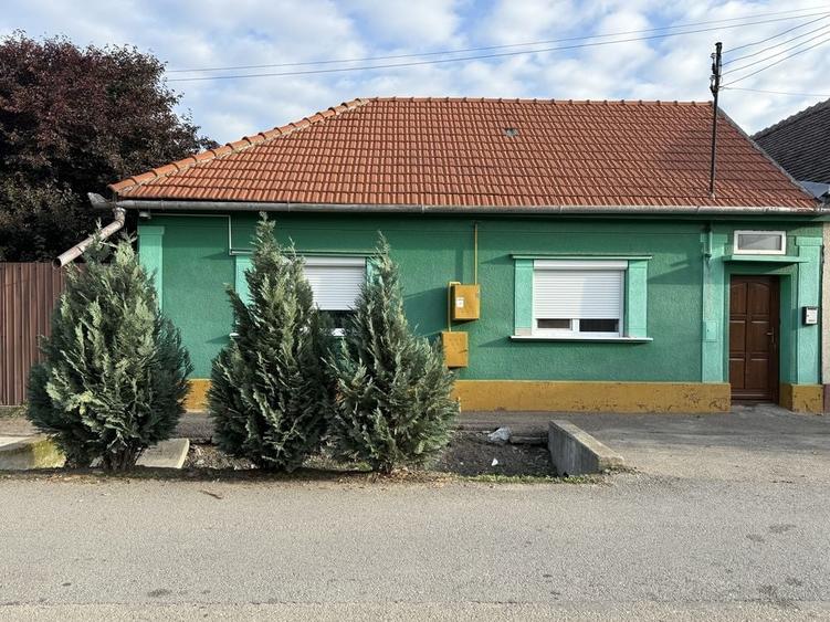 Casă cu 4 camere în Central