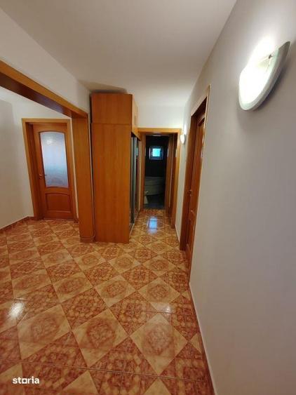 Apartament cu 4 camere decomandat, mobilat în Titan