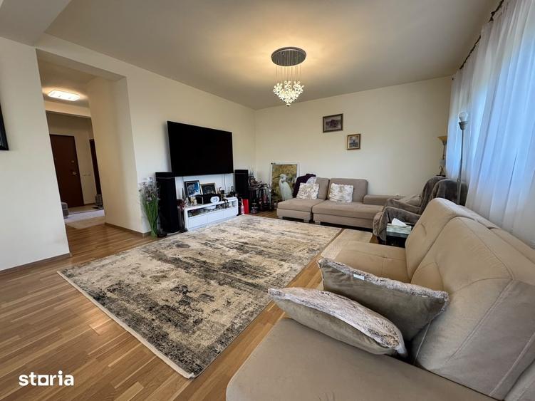 Casă cu 4 camere cu Teren 300 Mp în Glina