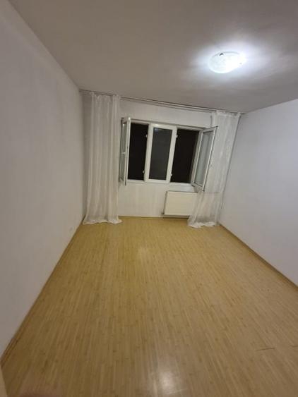 Apartament cu 2 camere semidecomandat în Gorjului