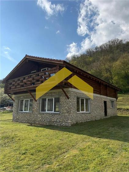 Casă individuală cu 6 camere cu Teren 3780 Mp în Sfânta Elena