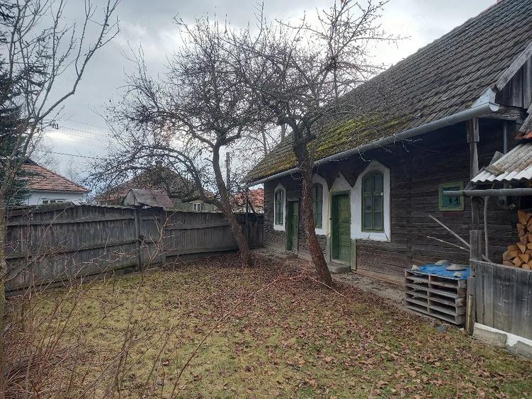 Casă cu 2 camere cu Teren 3549 Mp în Central