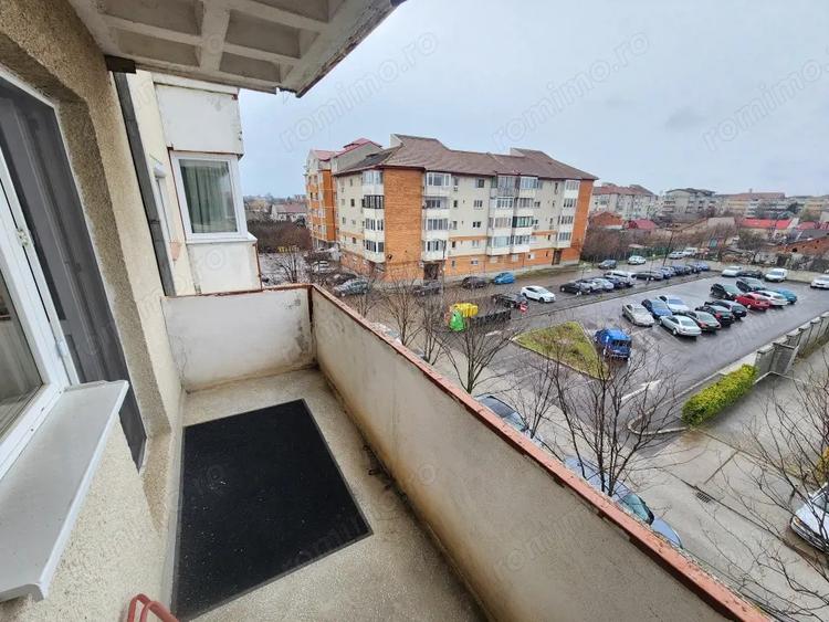 Apartament cu 3 camere decomandat, mobilat în Steaua