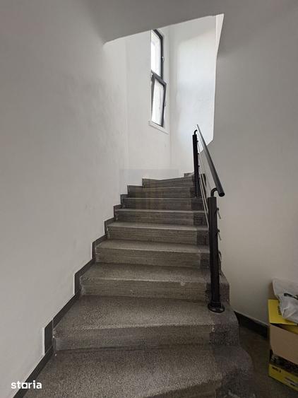 Casă cu 9 camere cu Teren 300 Mp în Eminescu