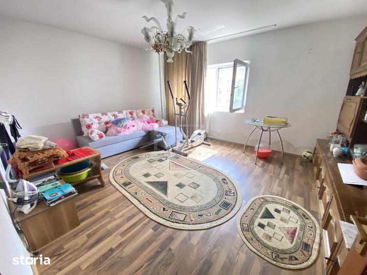 Apartament cu 4 camere decomandat în Rahova