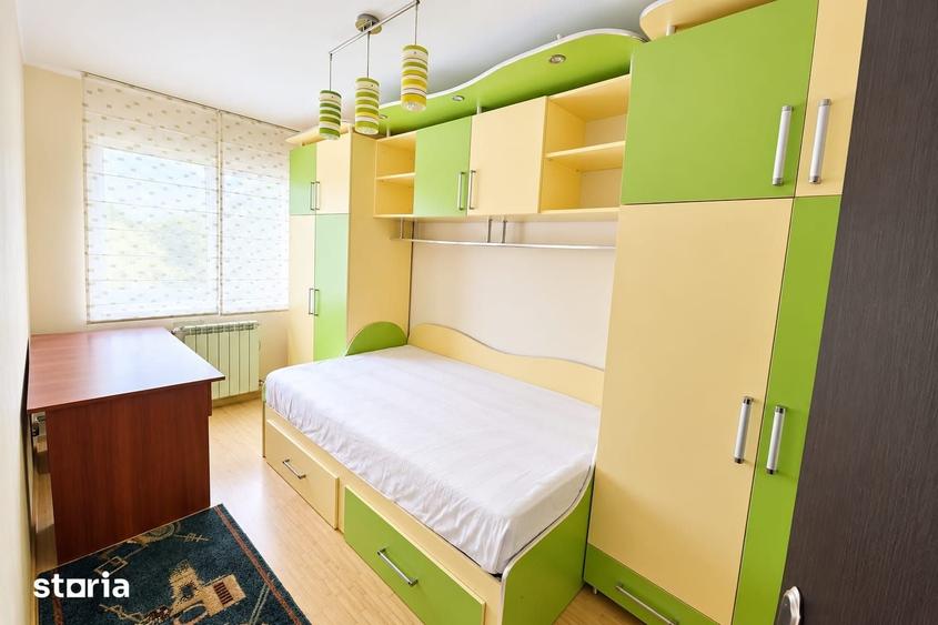Apartament cu 3 camere în Podu Roș