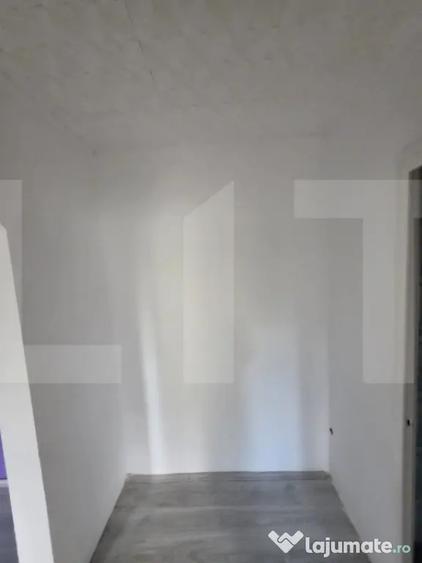 Apartament cu 3 camere semidecomandat în Ciucului