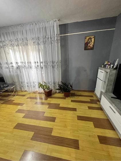 Apartament cu 2 camere decomandat în Rovine