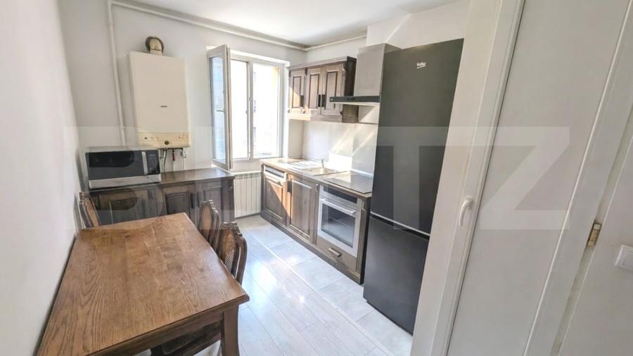 Apartament cu 2 camere semidecomandat, mobilat în Central