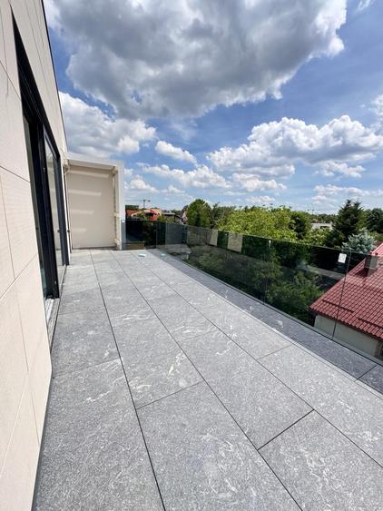 Apartament cu 5 camere decomandat în Iancu Nicolae
