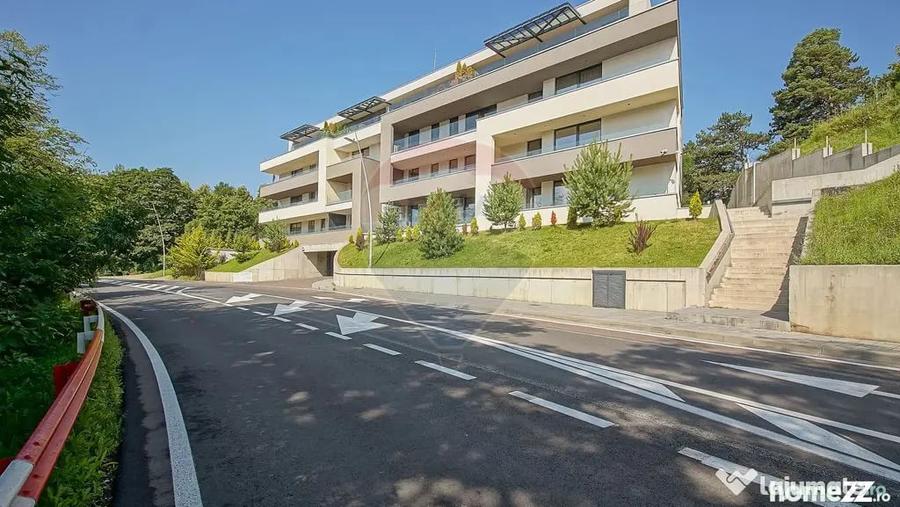 Apartament cu 3 camere decomandat în Drumul Poienii